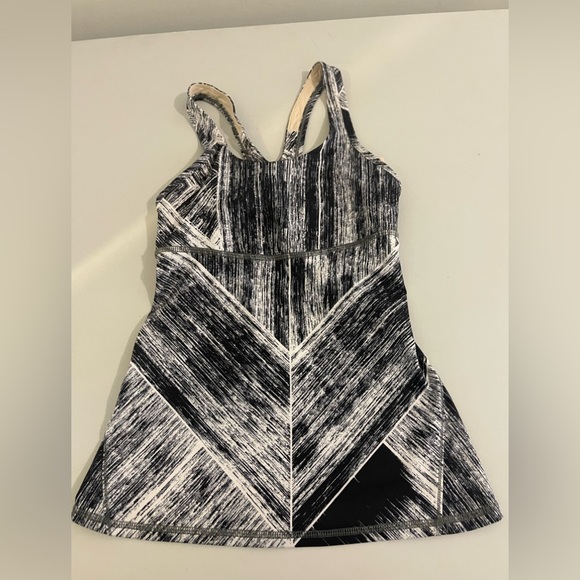 lululemon athletica Tops - Womens lululemon tank top size 2